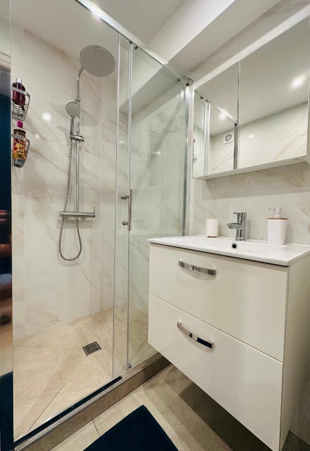 The Nice - 3 Rooms, 3Air Cond, 3Tv, 3Fans, 2 Wc, Wifi Everywhere 5Min Aeroport, Train, Beach, 1Min Tram, 15 Min Centre, Port, Parking Possible Exteriér fotografie
